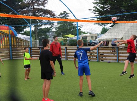 Activité volley au camping Bel Air à Pornichet