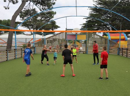 Activité volley au camping Bel Air à Pornichet