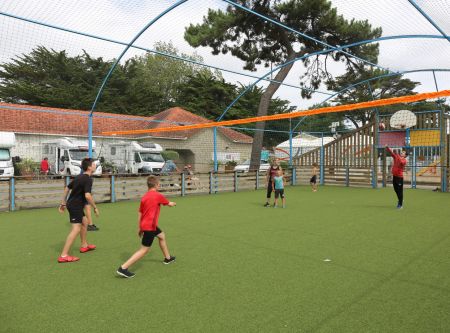 Activité volley au camping Bel Air à Pornichet