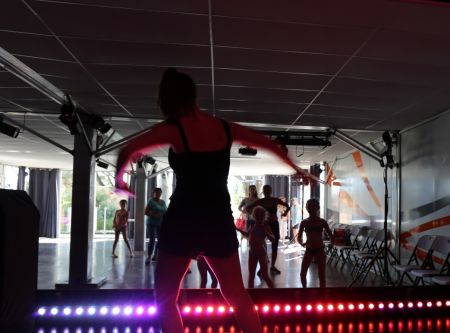 Zumba à la salle d'animation du camping Bel Air à Pornichet
