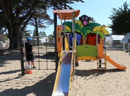 Air de jeux pour les enfants du camping Bel Air à Pornichet