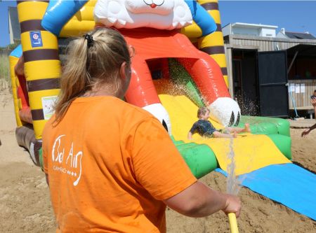 Chateau gonflable pour les enfants du Club de Plage Bel Air à Pornichet