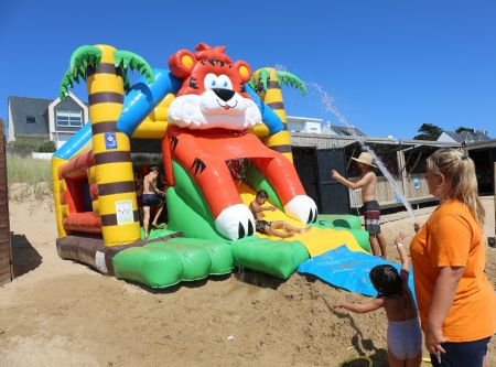 Chateau gonflable pour les enfants du Club de Plage Bel Air à Pornichet