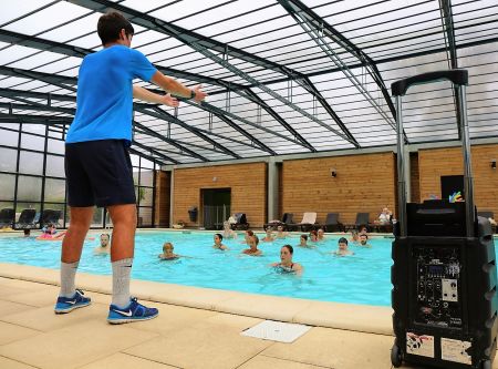 Cours d'Aquafun à la piscine du Camping Bel Air de Pornichet 