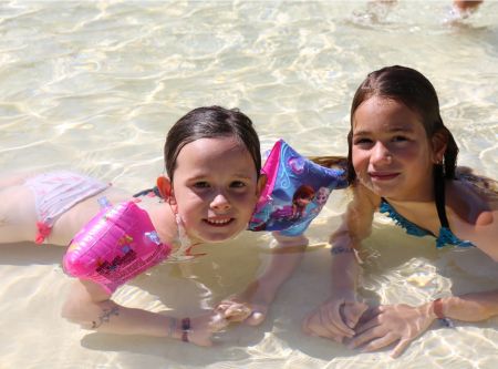 Enfants à la piscine du camping Bel Air à Pornichet