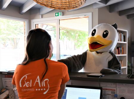 Interieur et poste de l'accueil du camping Bel Air à Pornichet