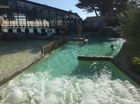 Jacuzzi de la piscine exterieur du camping Bel Air à Pornichet
