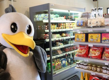 Lou à l'épicerie du camping Bel Air de Pornichet