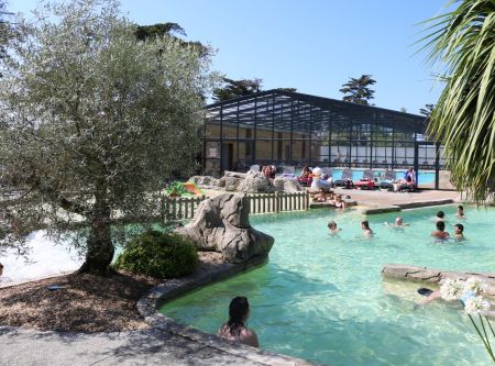 Piscine extérieure vue d'ensemble du Camping Bel Air à Pornichet