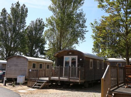 Roulotte vue d'ensemble du camping Bel Air de Pornichet 